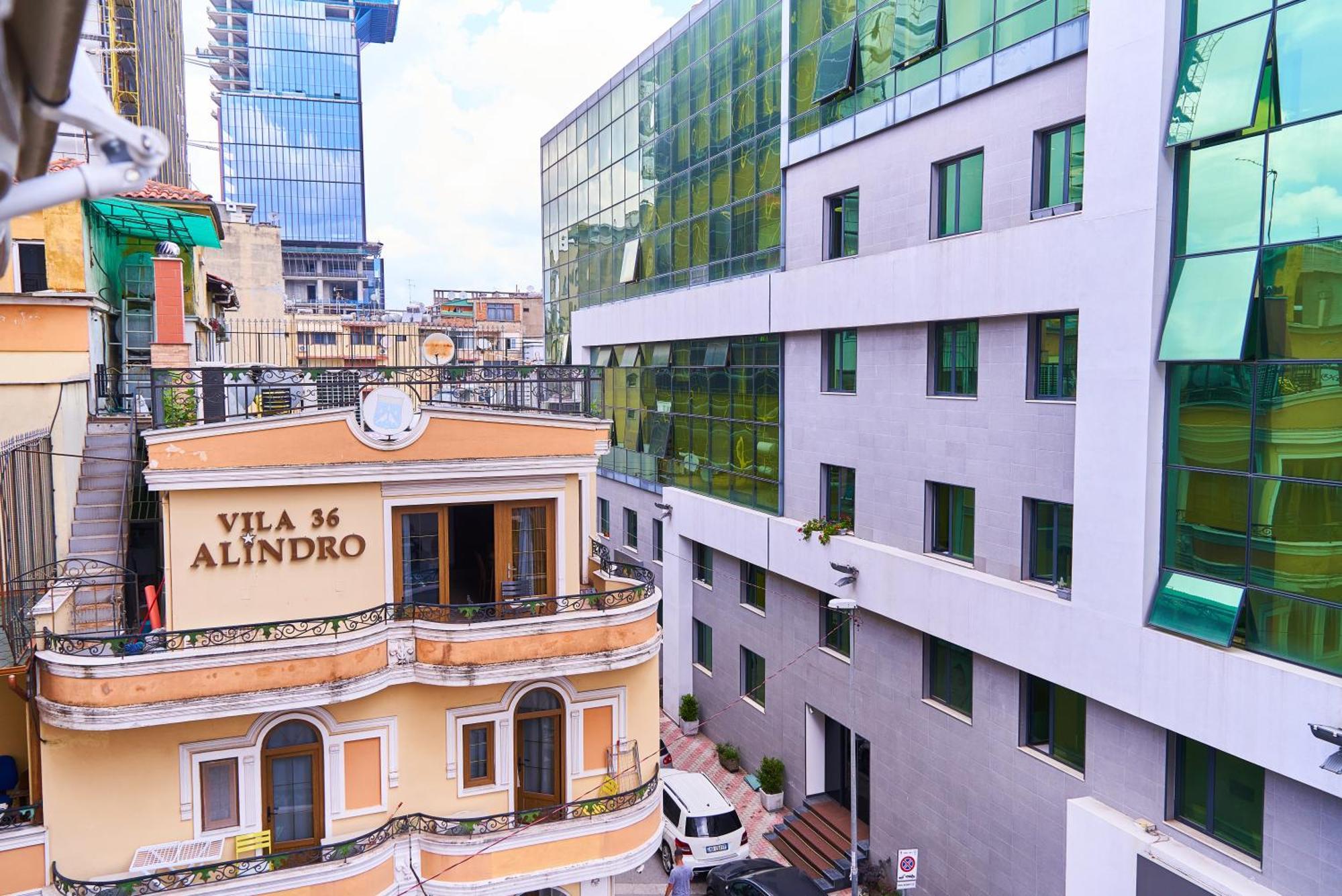 Kalpazo Home Skanderbeg Square تيرانا المظهر الخارجي الصورة